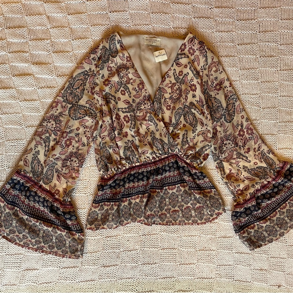 NWT Bell Sleeve Floral Top